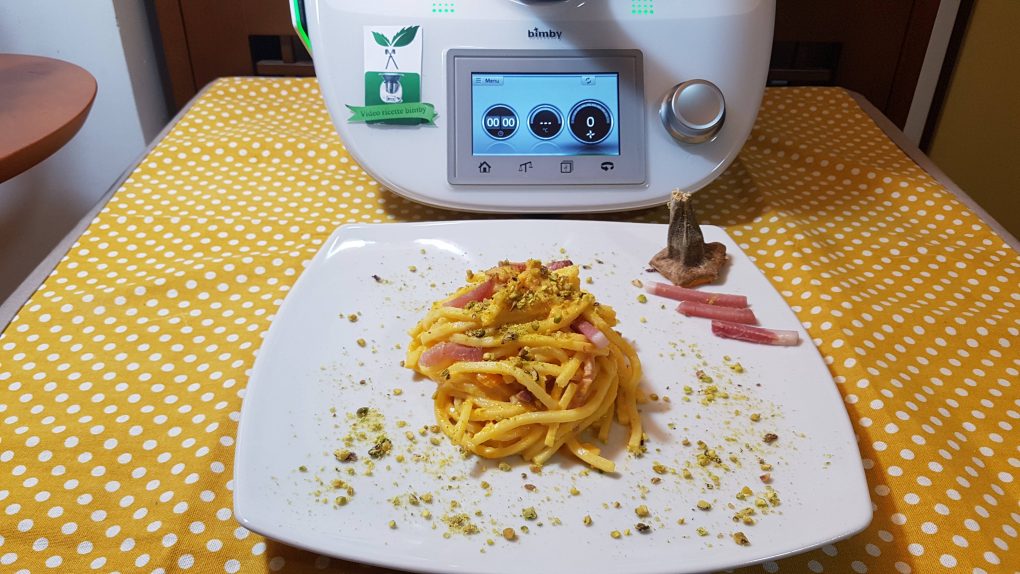 Pasta con crema di zucca speck e pistacchi bimby per TM5 e TM31